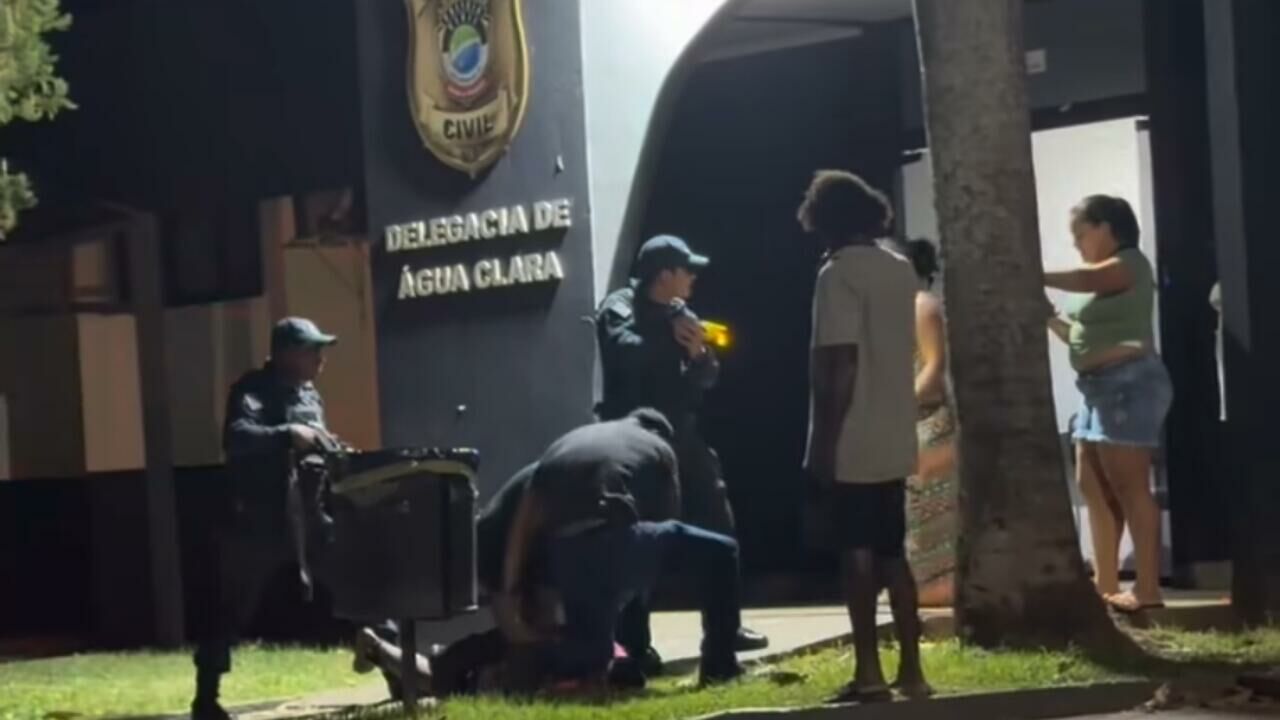 Imagem de compartilhamento para o artigo Homem é preso após agredir esposa grávida e desacatar policiais em Água Clara da MS Todo dia